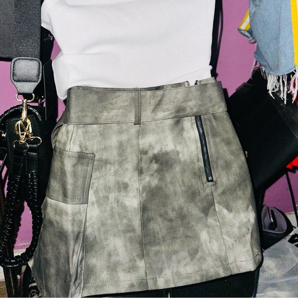 Skirts 😍 - Picture 2 of 4